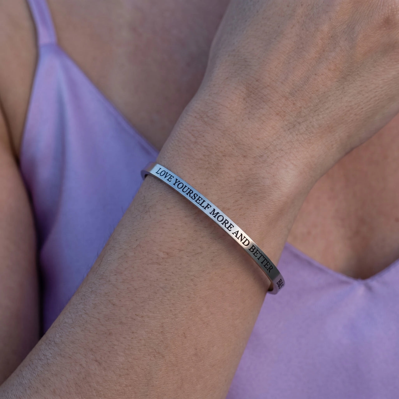 Armband dames — close-up van de details, zilver | SKU: lymab-wg