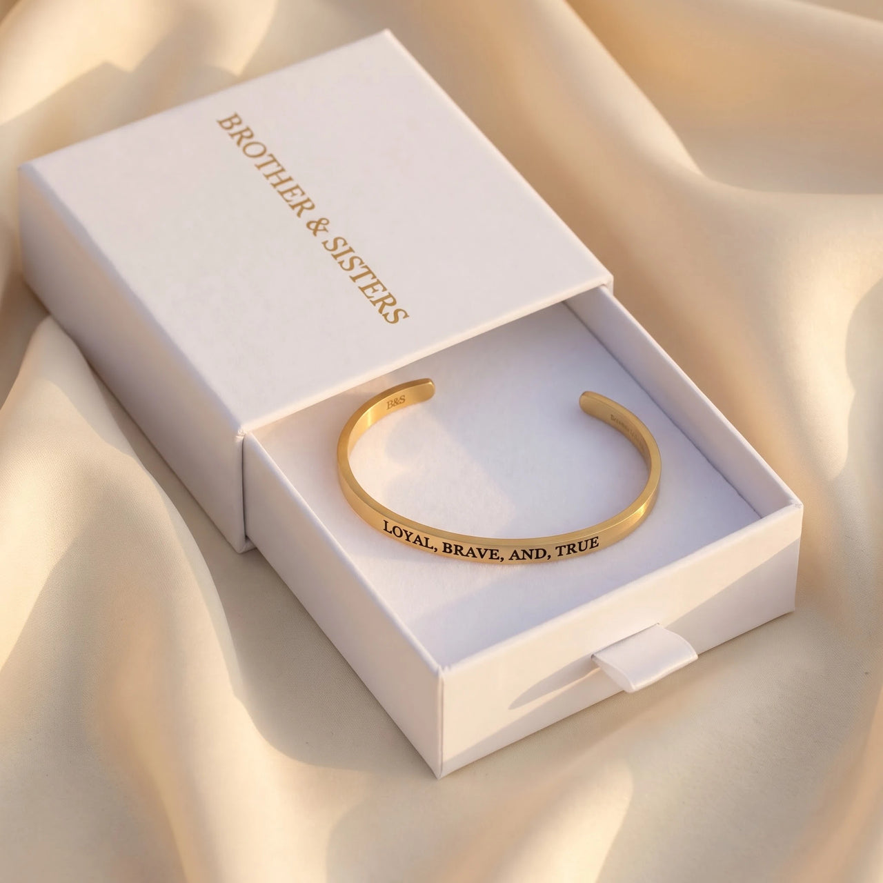 Gegraveerde armband — in de cadeaudoos, goud | SKU: lbat-rg