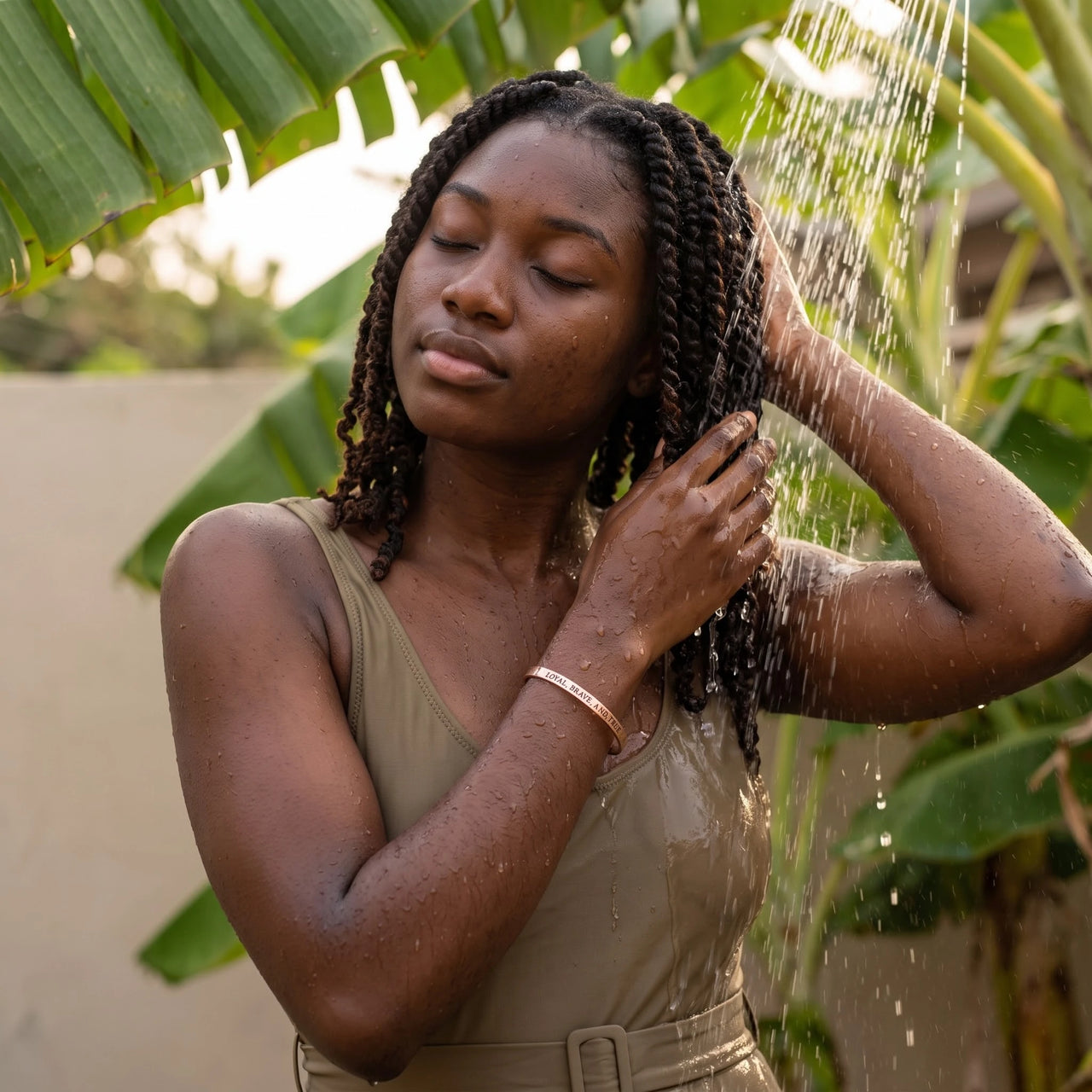 Gegraveerde armband — gedragen onder de douche, waterproof, rosé goud | SKU: lbat-rg