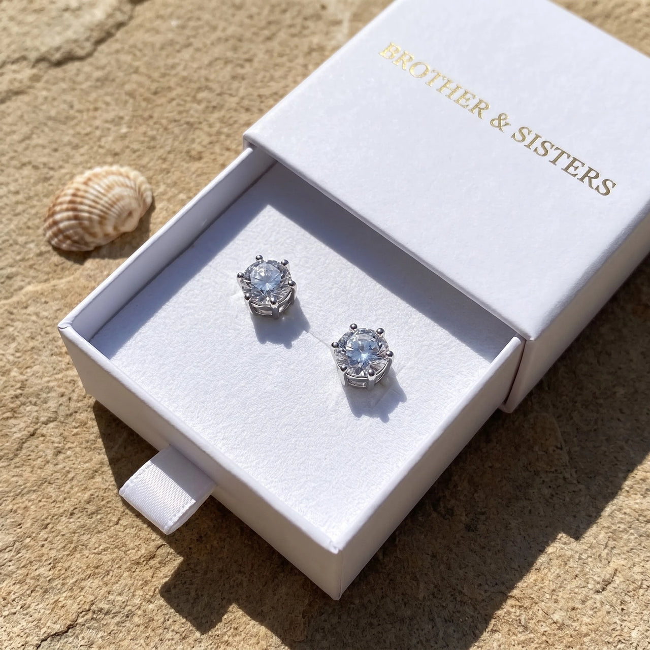 Oorknopjes — in de cadeaudoos, zilver | SKU: 5056659