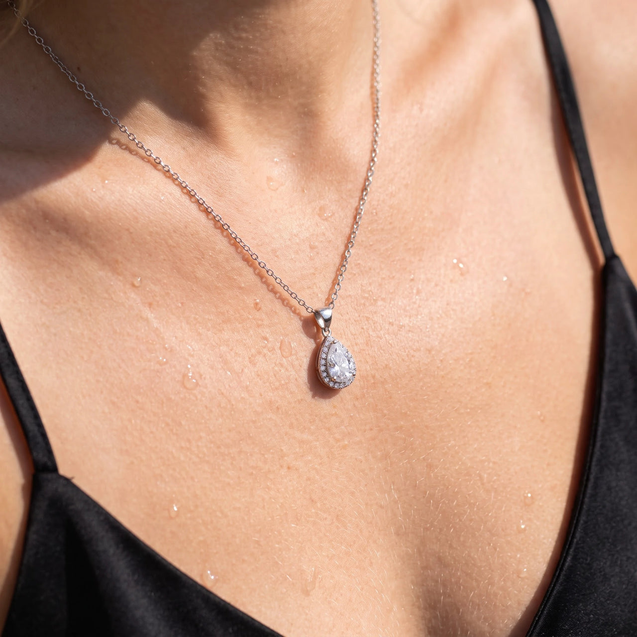 Close-up of the silver necklace worn on the skin | SKU: 505415-white
