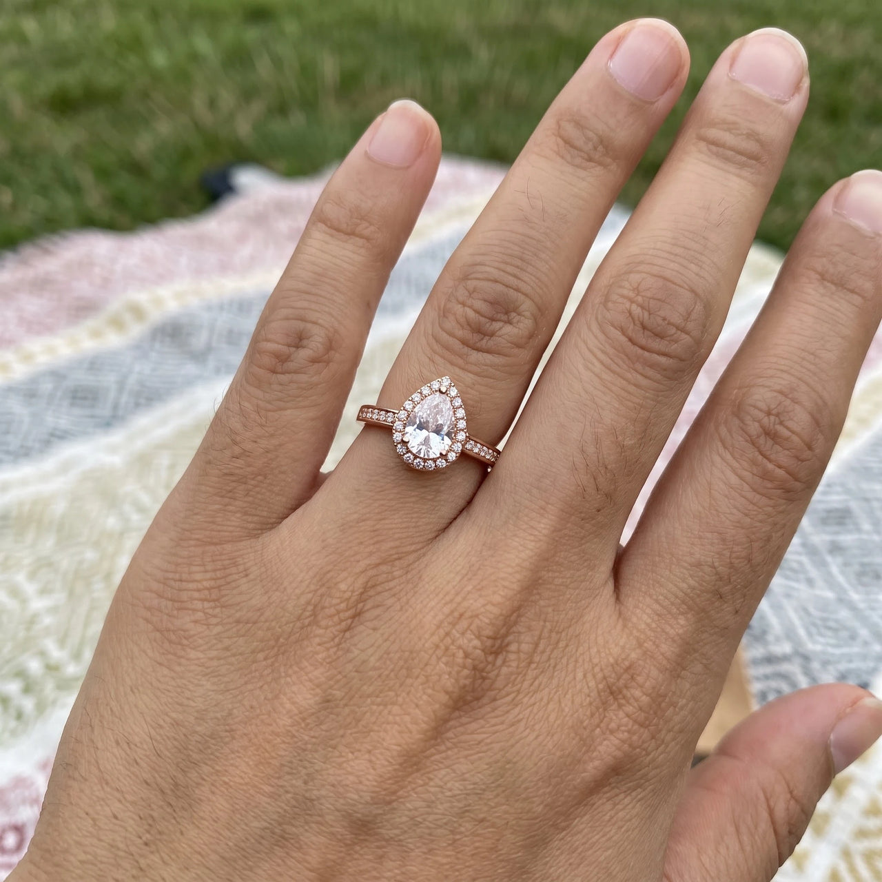 Verlovingsring — gedragen, echte grootte, rosé goud | SKU: 505162-4.5-rose-gold