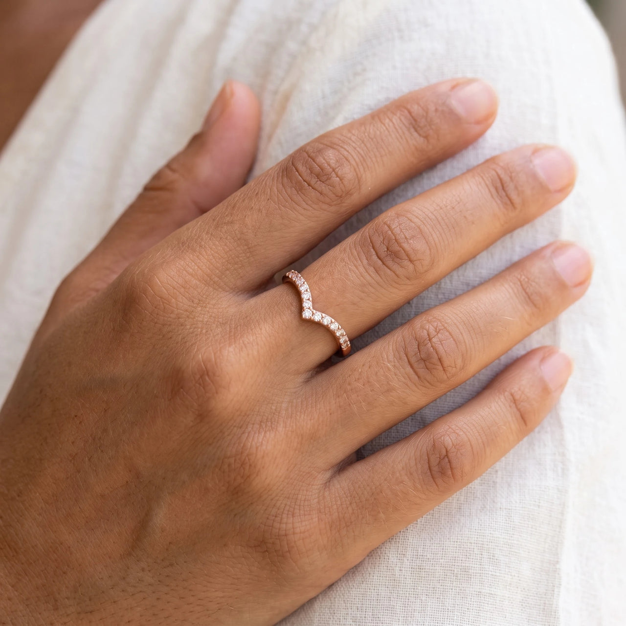 Aanschuifring — close-up van de details, rosé goud | SKU: 10645547-4.5-rose-gold