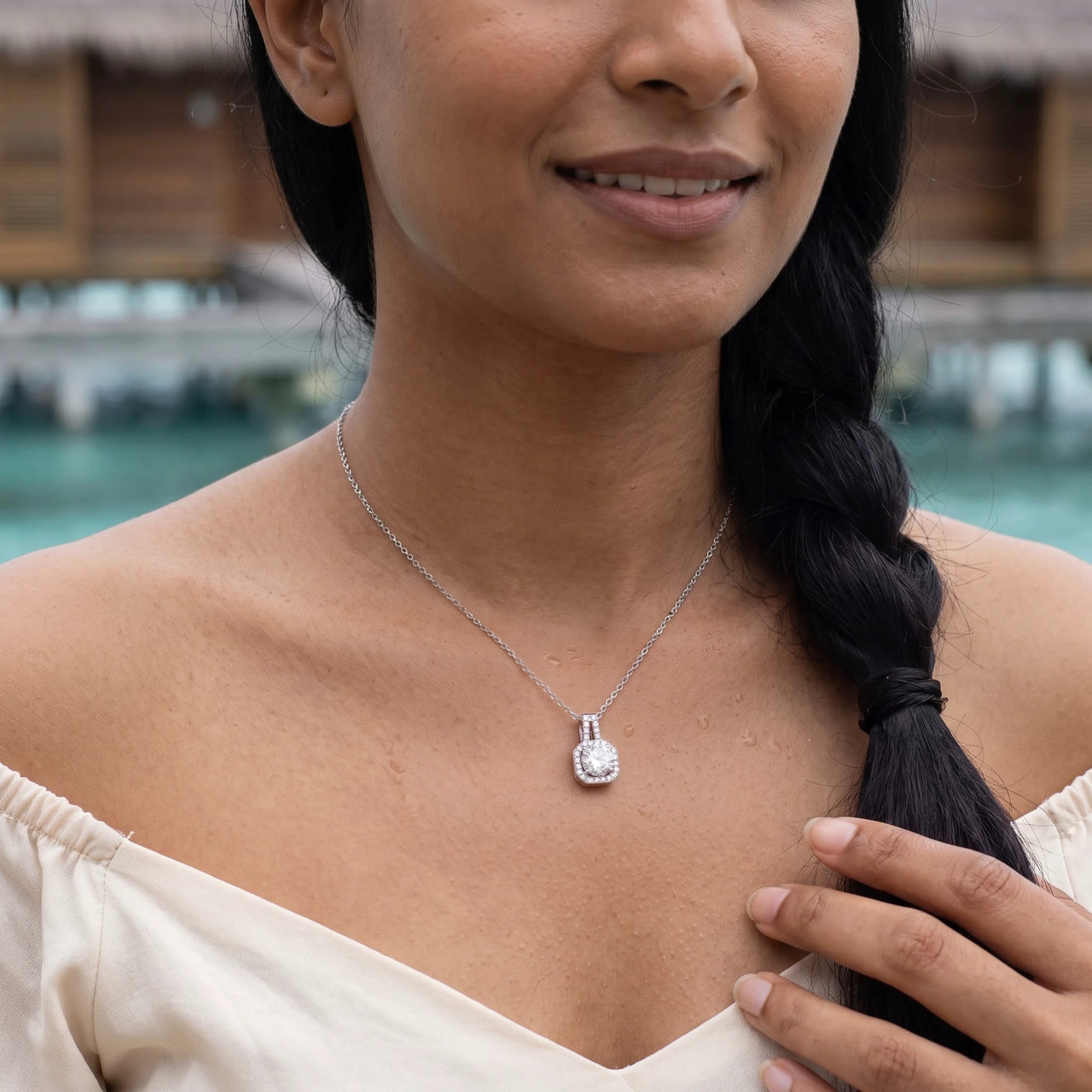 Silver necklace worn on a summer trip | SKU: 505762