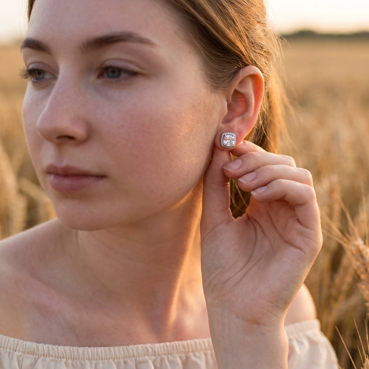 Zirkonia oorbellen — gedragen in het dagelijks leven, zilver | SKU: 505185-white