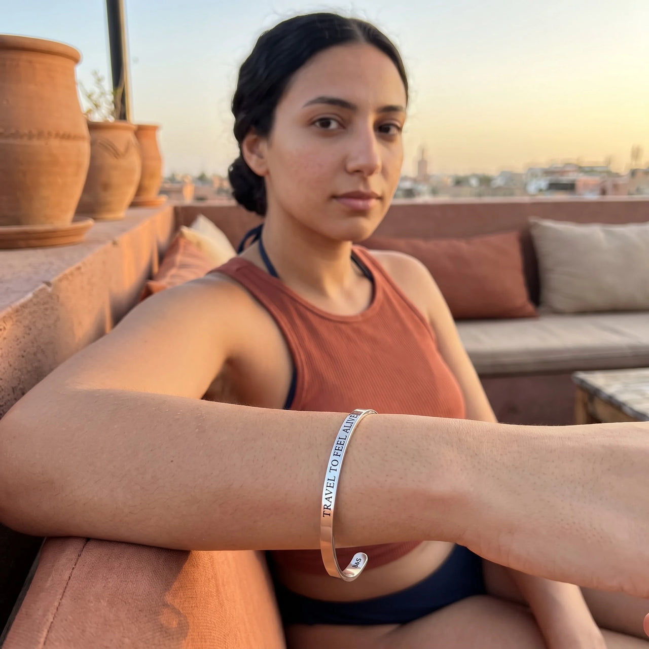 Bangle — gedragen op een ontspannen dag, zilver | SKU: ttfa-wg