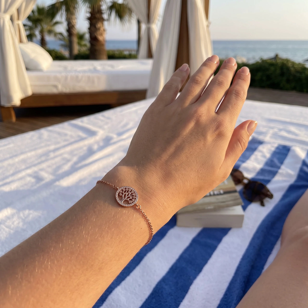 Tree of life armband — gedragen, echte grootte, rosé goud | SKU: 18963309-rose-gold