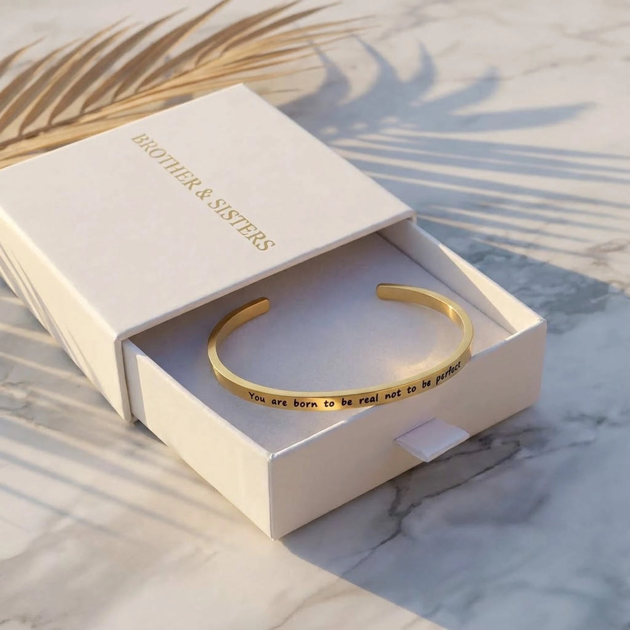 Armband met tekst — in de cadeaudoos, goud | SKU: 9864184-gold
