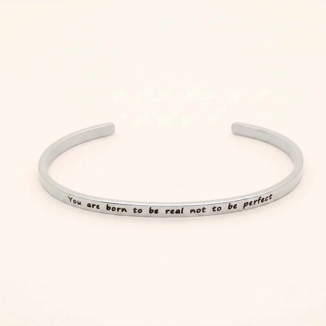 Gegraveerde armband — productfoto op witte achtergrond, zilver | SKU: 9864184-silver