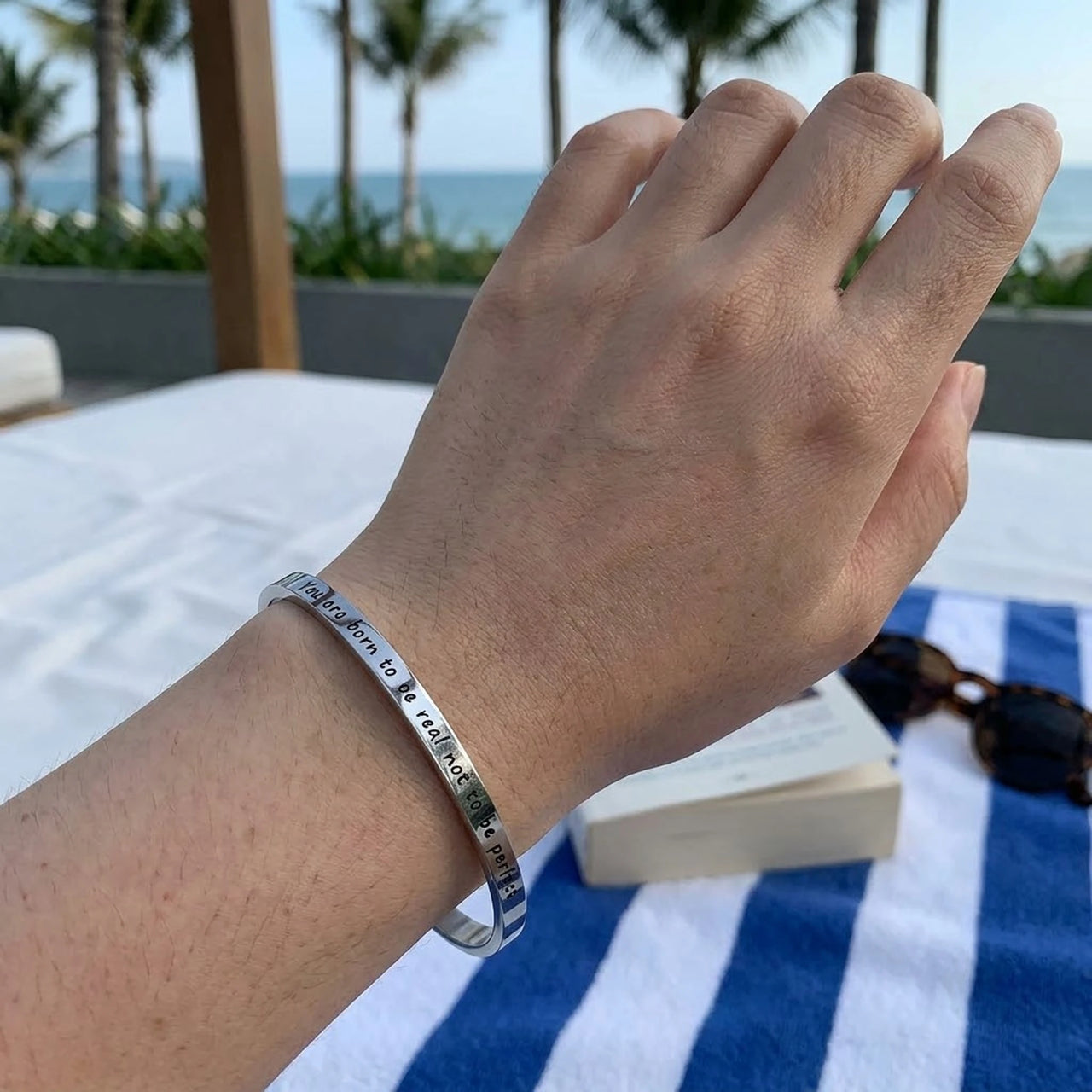 Bangle armband — gedragen, echte grootte, zilver | SKU: 9864184-silver
